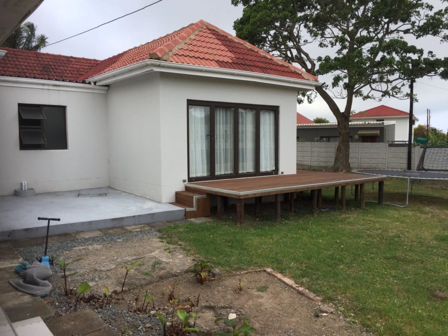 To Let 4 Bedroom Property for Rent in Beacon Bay Eastern Cape